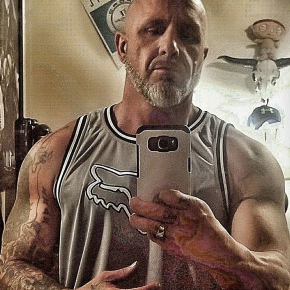 Meet your Posher, Chris - Picture 1 of 1